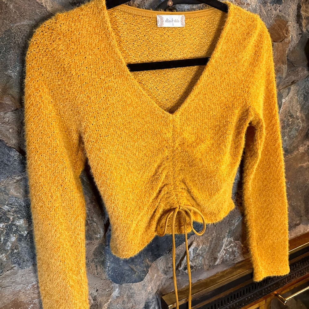 Women’s small yellow sweater by Altar’d. 💛 - Picture 4 of 12